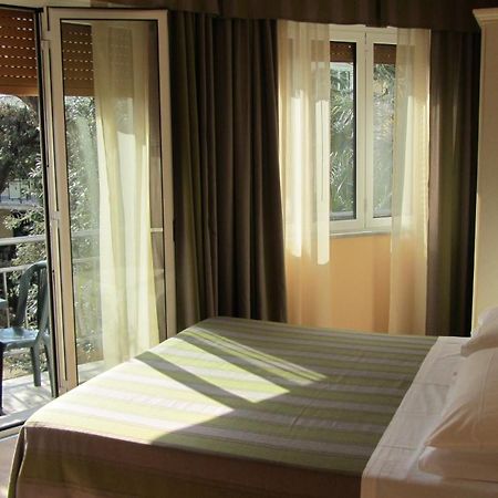 Hotel Ausonia Follonica Bagian luar foto