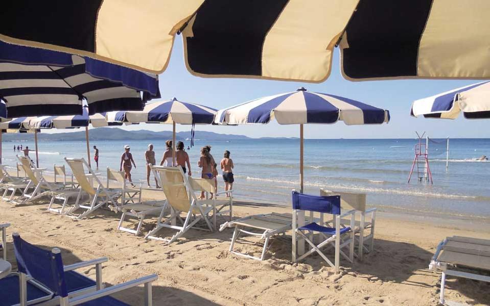 Hotel Ausonia Follonica Bagian luar foto