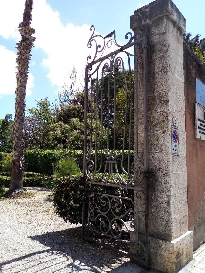 Hotel Ausonia Follonica Bagian luar foto