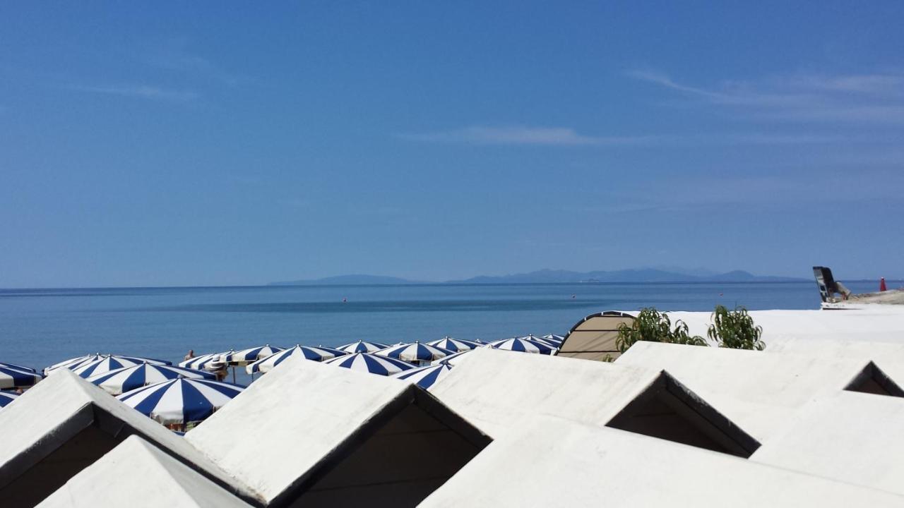Hotel Ausonia Follonica Bagian luar foto