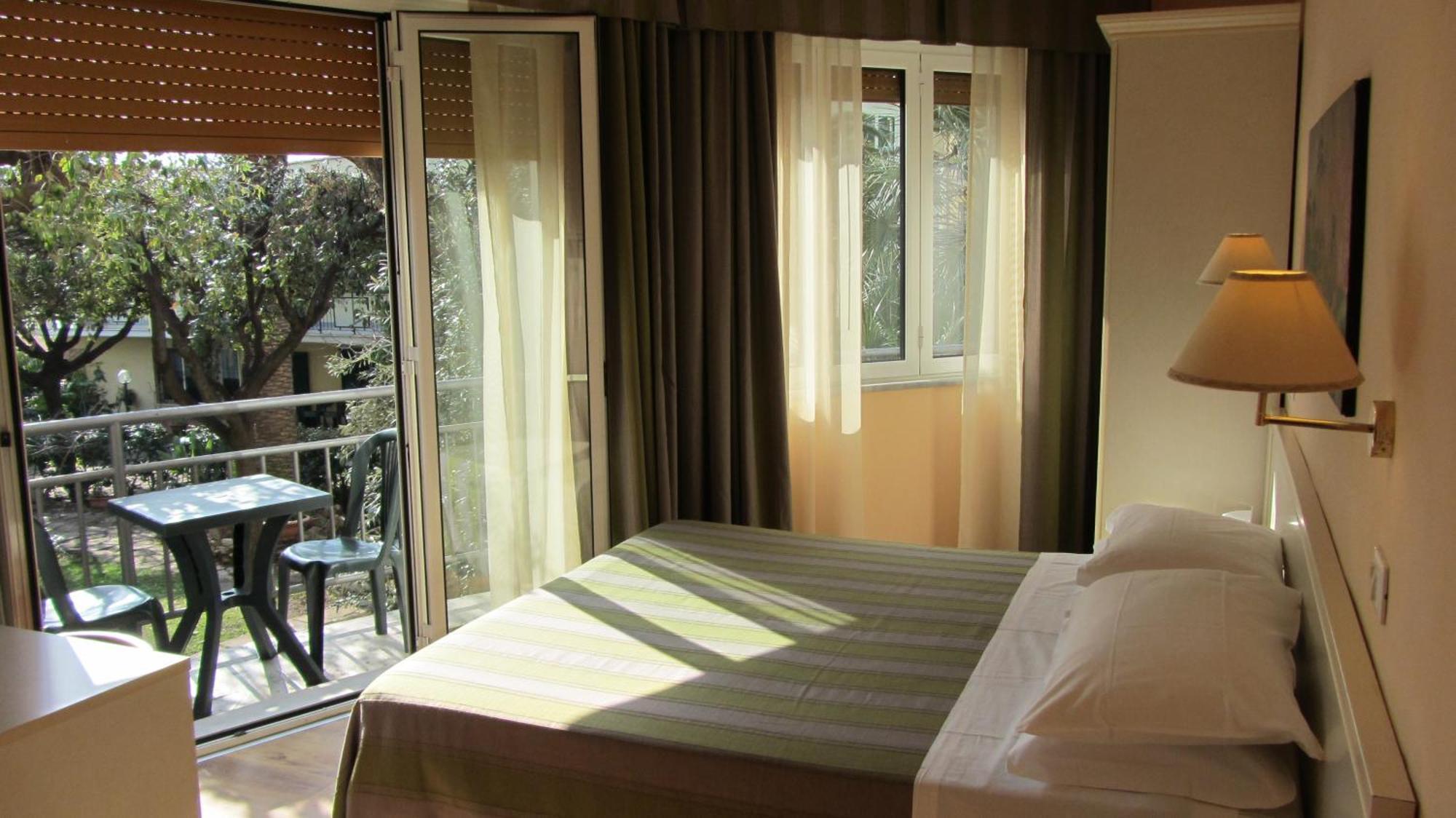 Hotel Ausonia Follonica Bagian luar foto