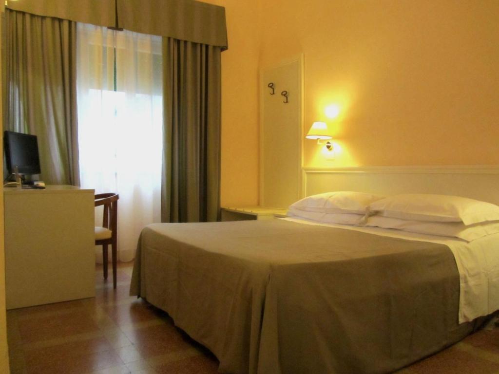 Hotel Ausonia Follonica Ruang foto