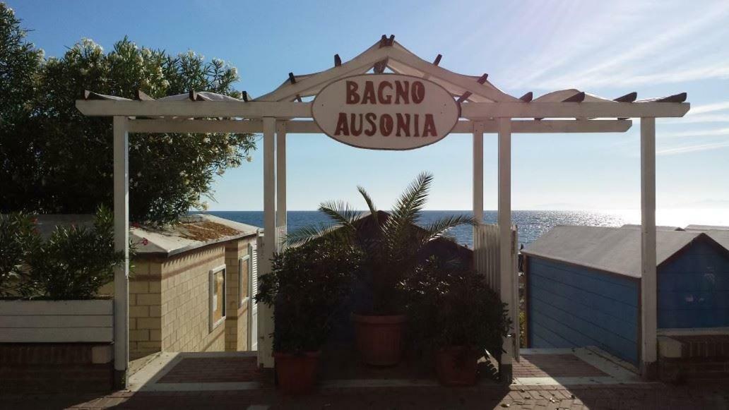 Hotel Ausonia Follonica Bagian luar foto